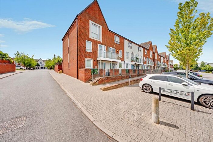 4 Bedroom End Of Terrace House For Sale In Samas Way, Crayford, Dartford, DA1