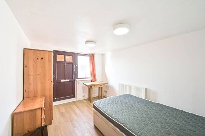 Studio To Rent In Langford Road, Cockfosters, Barnet, EN4