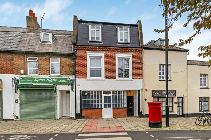 2 Bedroom Flat To Rent In The Metro Centre, St. Johns Road, Isleworth, TW7