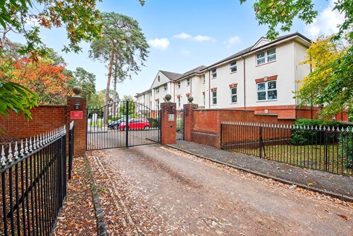 2 Bedroom Flat For Sale In Boundary Road, Farnborough, GU14