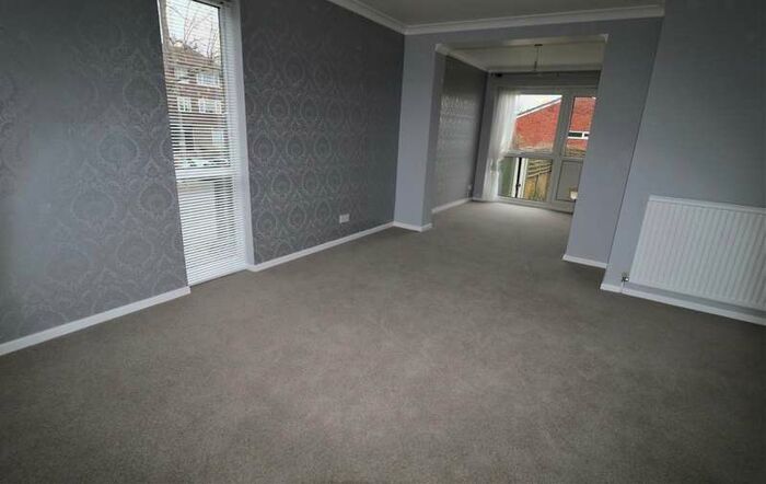3 Bedroom End Of Terrace House To Rent In Pixton Way, Forestdale, Surrey, CR0