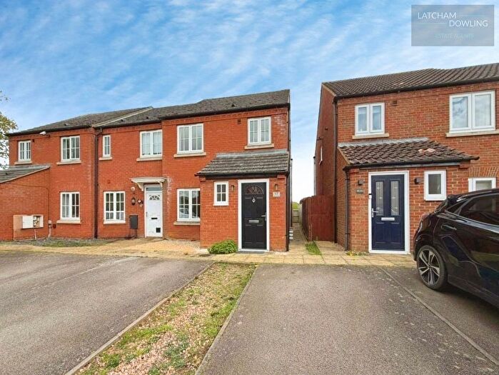 3 Bedroom Property For Sale In Langley Gardens, Sandy, SG19