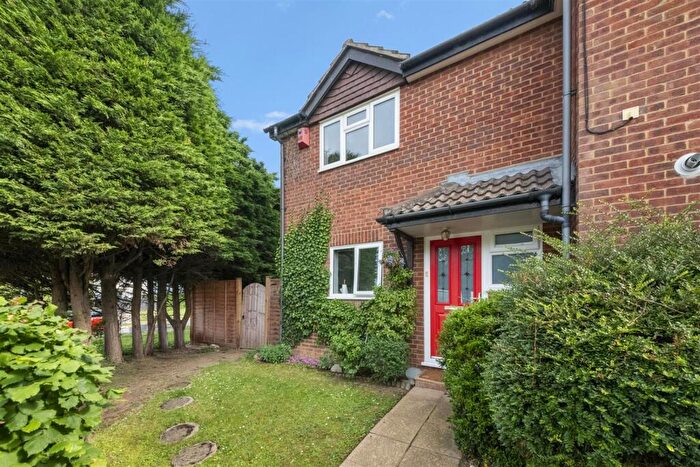 2 Bedroom Semi-Detached House For Sale In Colne Orchard, Iver, SL0