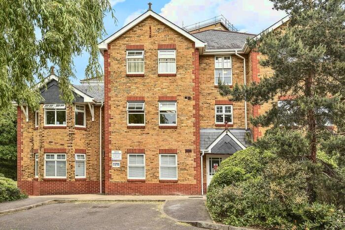 2 Bedroom Flat To Rent In Kings Road, Richmond, TW10
