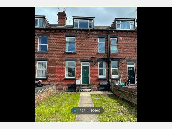 2 Bedroom Terraced House To Rent In Lake Terrace, Leeds, LS10