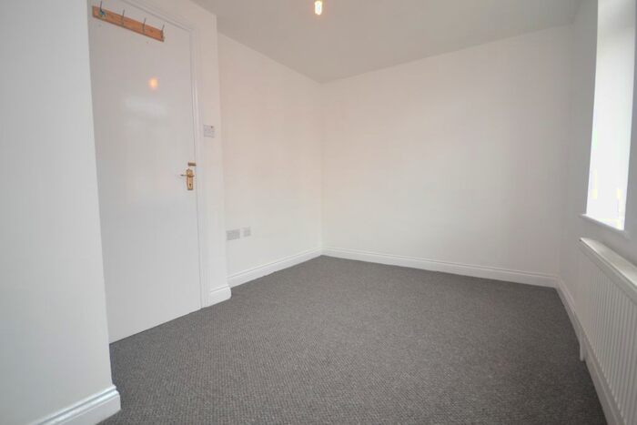 2 Bedroom End Of Terrace House To Rent In Liverpool Road, Reading, Berkshire, RG1
