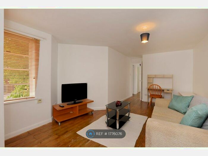 1 Bedroom Flat To Rent In Petrie Close, London, NW2