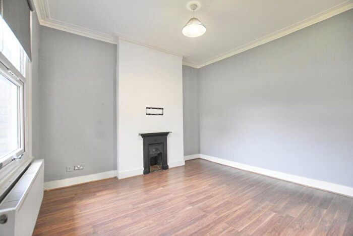 1 Bedroom Flat To Rent In West Green Road, Seven Sisters, N15