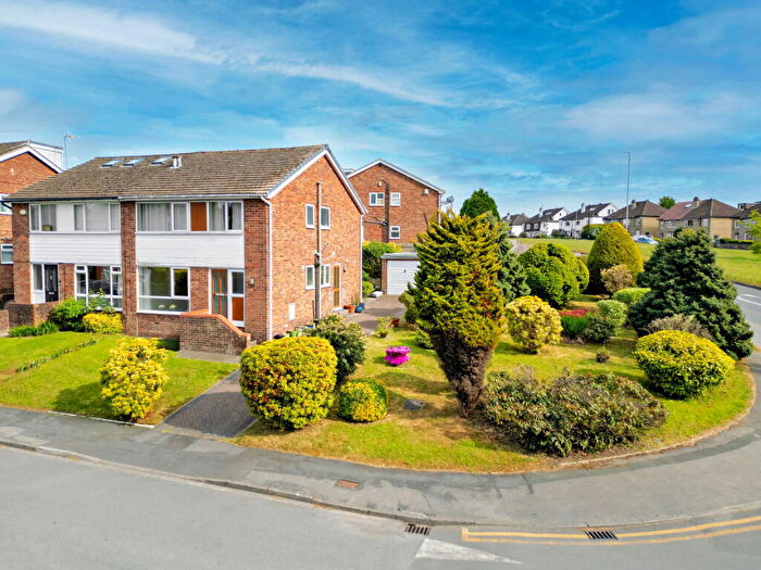 4 Bedroom Semi-Detached House To Rent In King Drive, Leeds, LS17