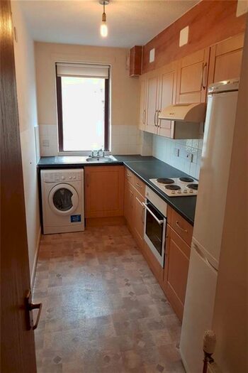 2 Bedroom Flat To Rent In Dalgety Avenue, EH7