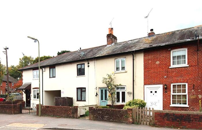 2 Bedroom Cottage To Rent In Shore Road, SO45