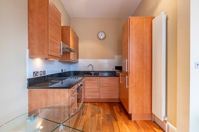 2 Bedroom Flat To Rent In Cadogan Square, Knightsbridge, SW1X
