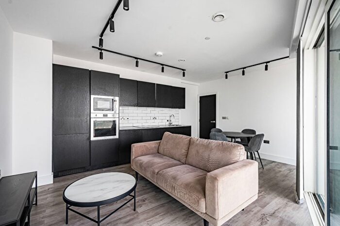 1 Bedroom Flat For Sale In Portal Way, Noel Park, W3