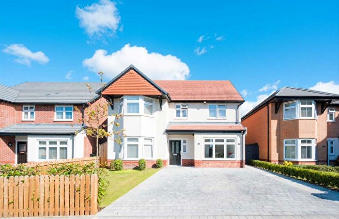 5 Bedroom Detached House For Sale In Stoneleigh Park, Thornton, Liverpool, L23