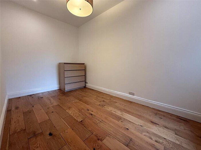 2 Bedroom Apartment To Rent In Rathcoole Gardens, Hornsey, London, N8