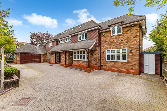 6 Bedroom House For Sale In Wood End Road, Harpenden, AL5