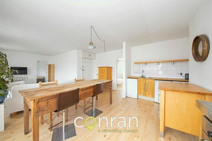 2 Bedroom Flat To Rent In Greenwich High Road, Greenwich, SE10