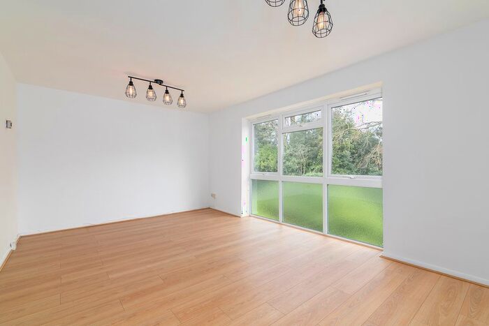 2 Bedroom Flat To Rent In Langley Road, Watford, WD17