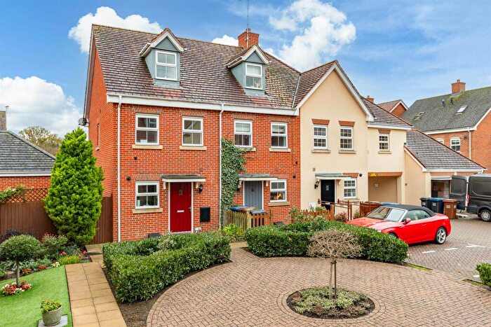 3 Bedroom Terraced House For Sale In Hammond Close, Welwyn, AL6