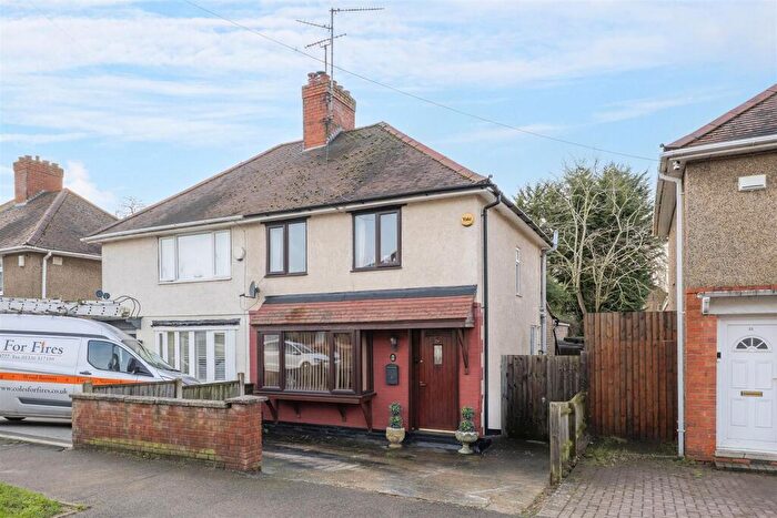 3 Bedroom Semi Detached House For Sale In Waverley Road, Kettering, NN15