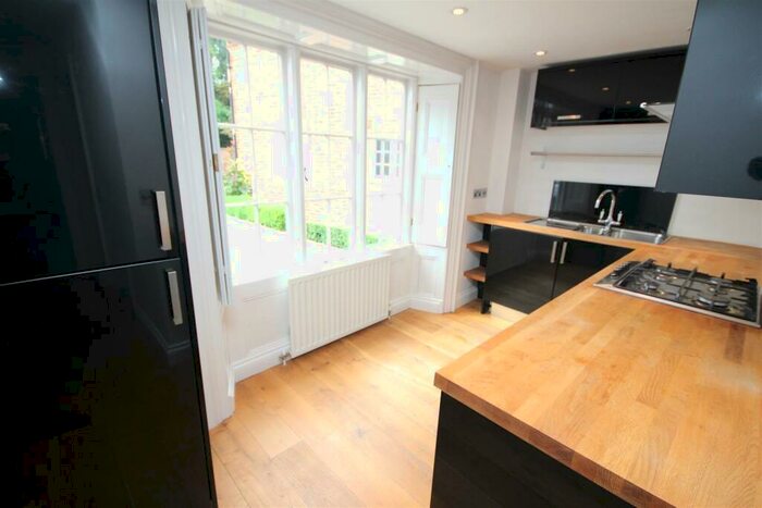 1 Bedroom Flat To Rent In High Street, Bramley, GU5