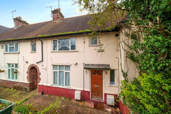 2 Bedroom Apartment To Rent In High Wycombe, Buckinghamshire, HP13