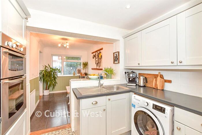 3 Bedroom Semi Detached House For Sale In Bridefield Crescent, Waterlooville, Hampshire, PO8