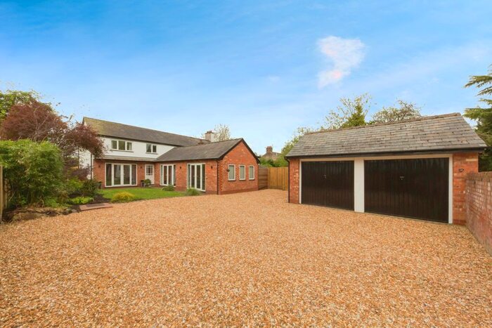 4 Bedroom Semi-Detached House For Sale In Dunham Road, Bowdon, Altrincham, WA14