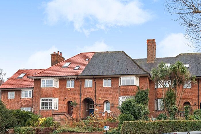 4 Bedroom Flat For Sale In Well Hall Road, London, SE9