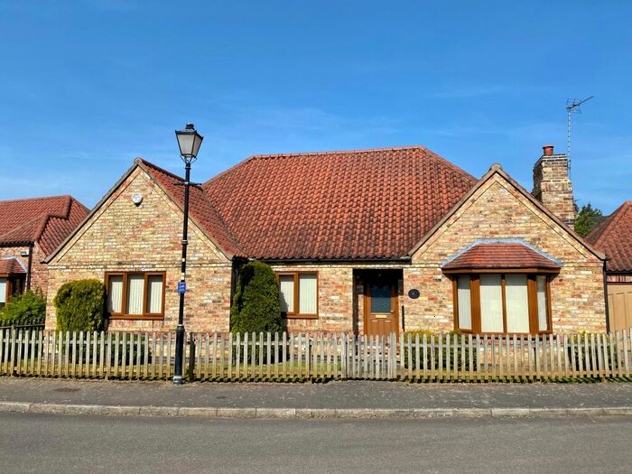 3 Bedroom Bungalow For Sale In Kings Hill, Caythorpe, Grantham, NG32