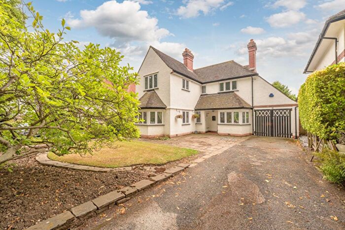 3 Bedroom Detached House For Sale In Gillhurst Road, Birmingham, B17