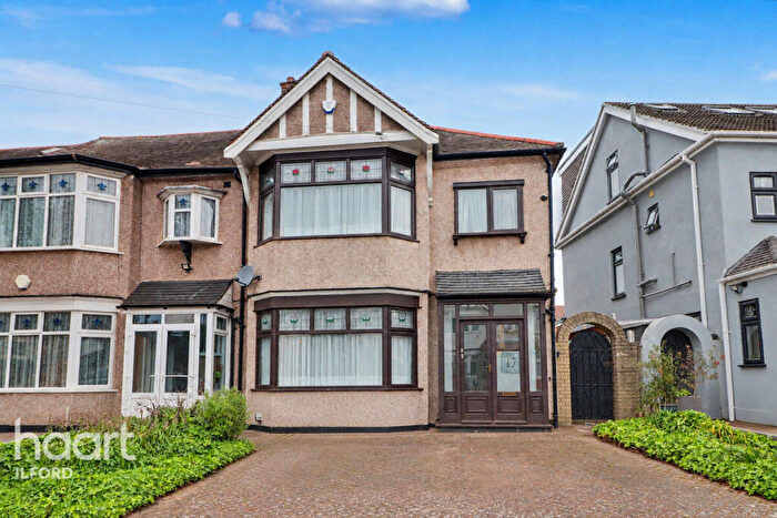 3 Bedroom End Of Terrace House For Sale In Lynton Crescent, Ilford, IG2