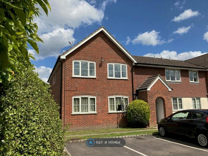 1 Bedroom Flat To Rent In Swan Way, Church Crookham, Fleet, GU51