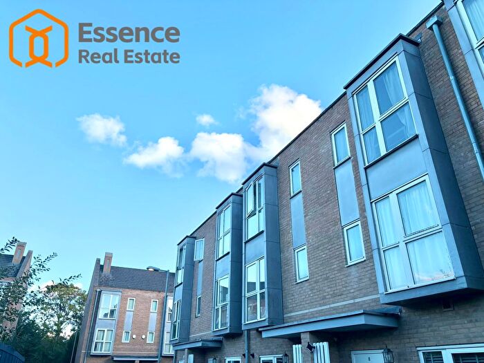 3 Bedroom Flat For Sale In Caraway Road, Edgbaston, Birmingham, B5