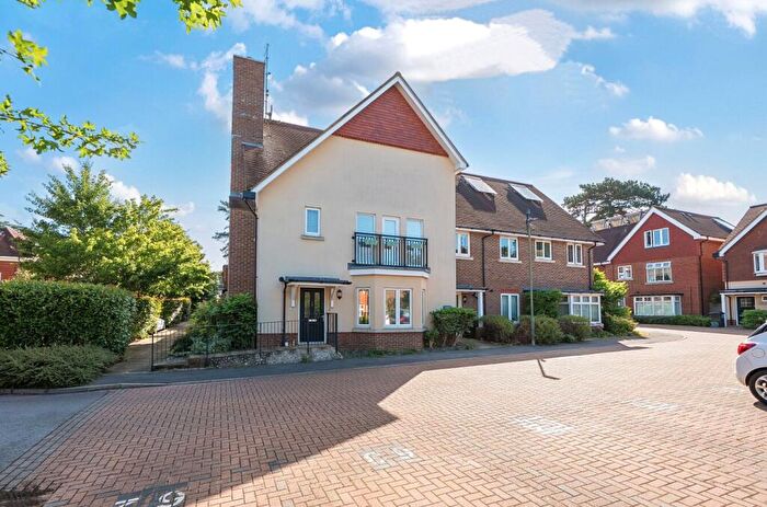 2 Bedroom Apartment For Sale In Elliston Way, Ashtead, Surrey, KT21