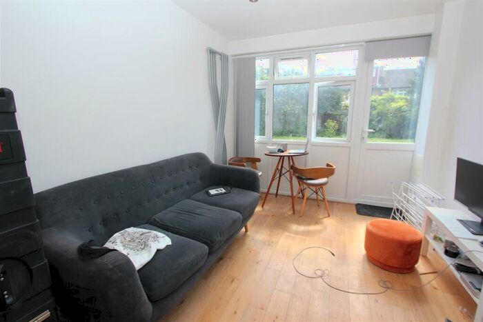 1 Bedroom Flat To Rent In Dundalk House, Clark Street, Stepney, E1