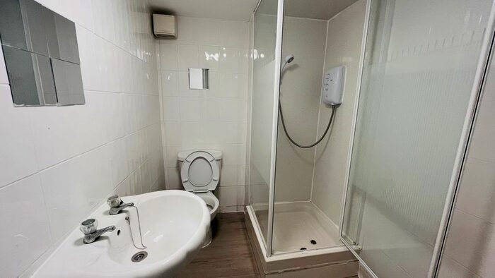 2 Bedroom Flat To Rent In Flat, , Hathersage Road, Manchester, M13