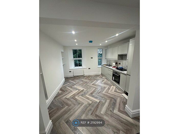 2 Bedroom Flat To Rent In Ashton Lea, Torquay, TQ1