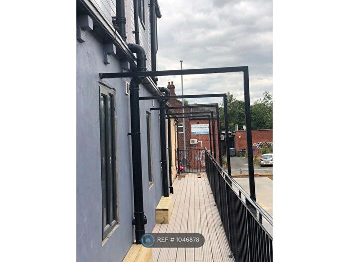 3 Bedroom Flat To Rent In Stainbeck Road, Leeds, LS7