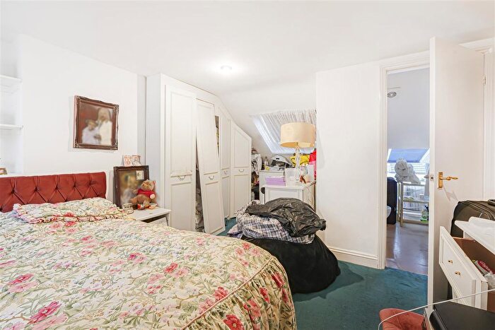 2 Bedroom Flat For Sale In Kinnoul Road, London, W6