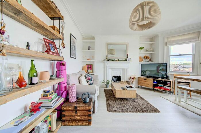 3 Bedroom Flat To Rent In Fulham Road, Fulham, London, SW6