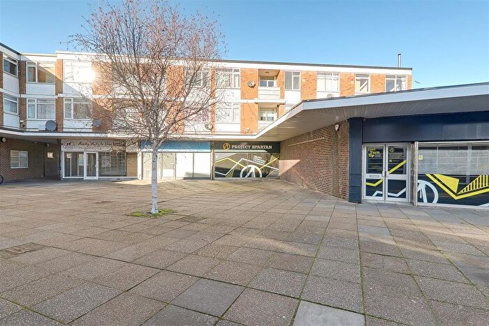 2 Bedroom Flat For Sale In Broadwater Boulevard Flats, Worthing, BN14