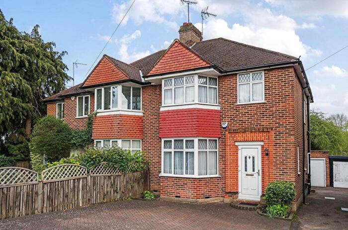 3 Bedroom Semi-Detached House To Rent In Walmington Fold, Woodside Park, N12
