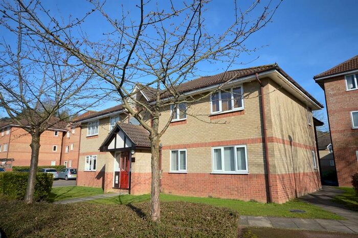 1 Bedroom Flat To Rent In Woodland Grove, Epping, CM16