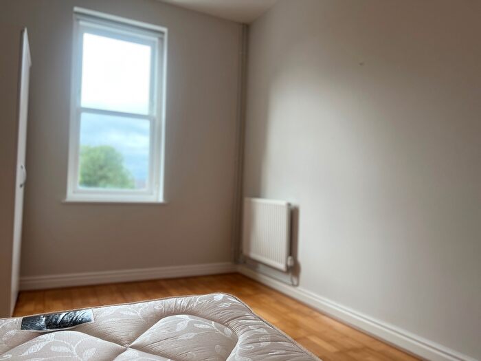 2 Bedroom Flat To Rent In Arch View Crescent, Liverpool, Merseyside, L1