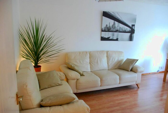 2 Bedroom Flat For Sale In Curtis Drive, London, W3
