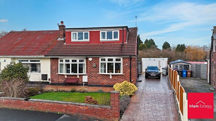 4 Bedroom Semi Detached Bungalow For Sale In Sunningdale Drive, Irlam, M44