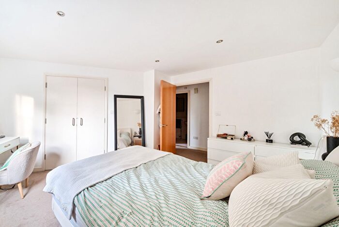 1 Bedroom Flat To Rent In High Street, Esher, KT10