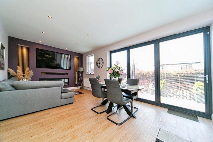 4 Bedroom Detached House For Sale In Glenavon Park, Prenton, CH43