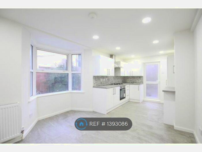 3 Bedroom Semi-Detached House To Rent In Raleigh Road, London, N8